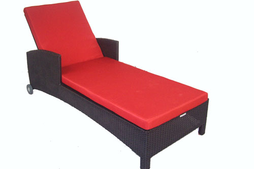 Rattan lounge